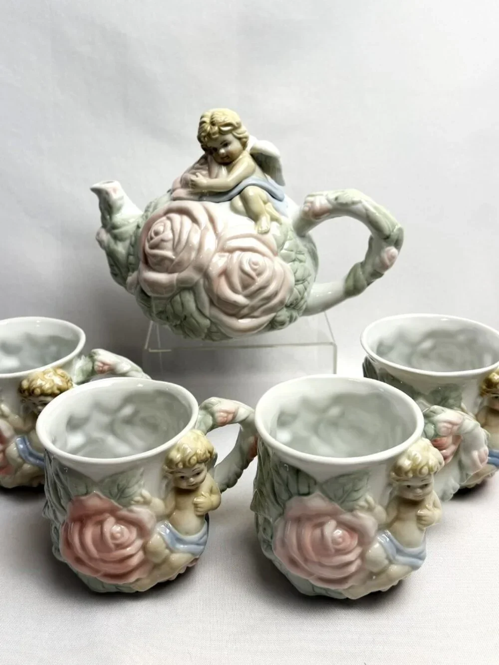 Avon 1998 Vintage Love ly Rose Cherub Teapot 4 Mugs Original Boxes Raised Roses